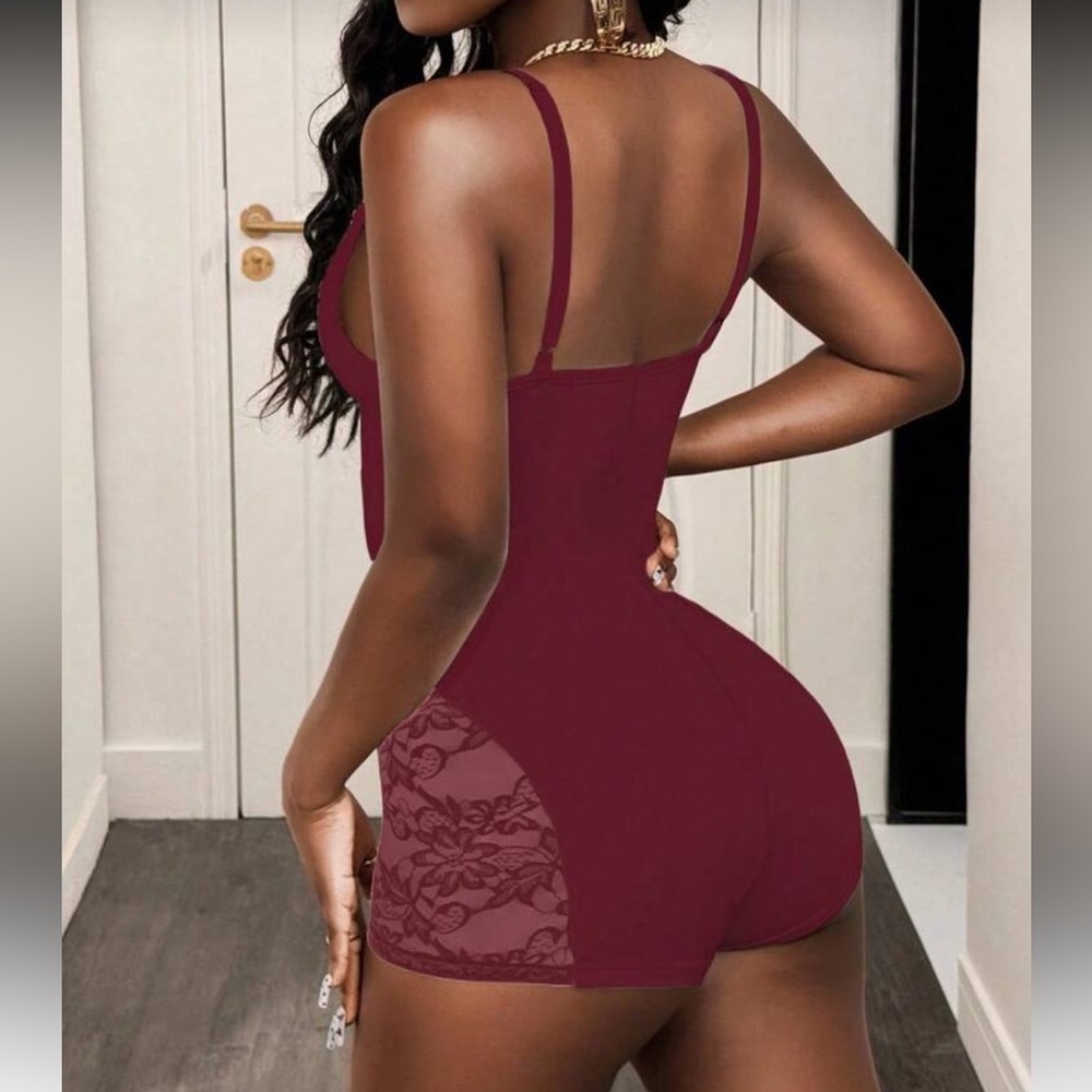 Lace romper - Picture 3 of 3